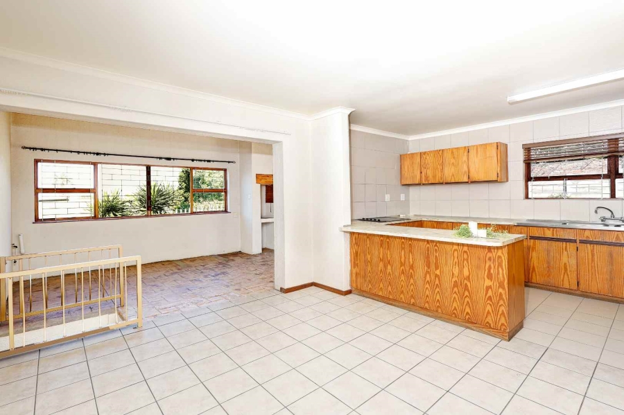 To Let 3 Bedroom Property for Rent in Loevenstein Western Cape